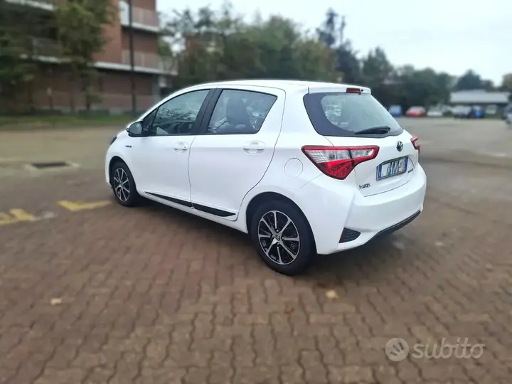 Toyota Yaris 2018 photo 3