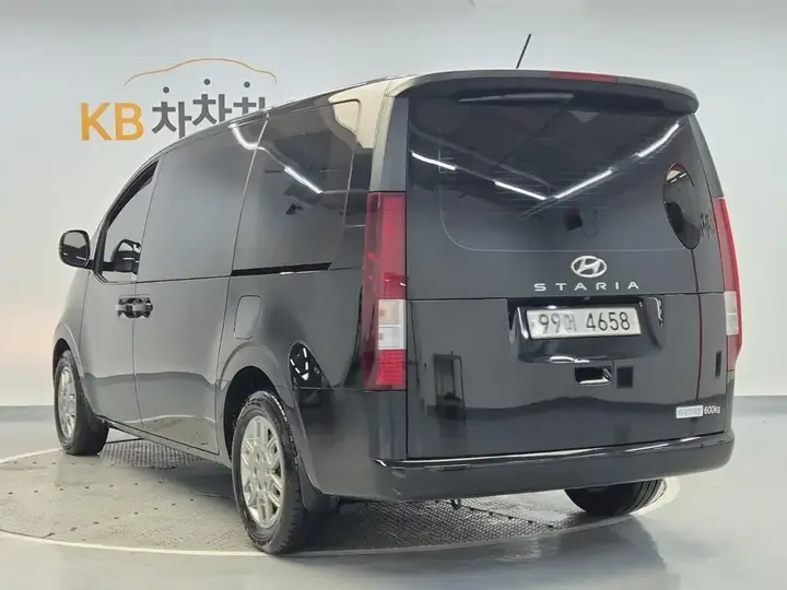 Hyundai Staria 2024 photo 2