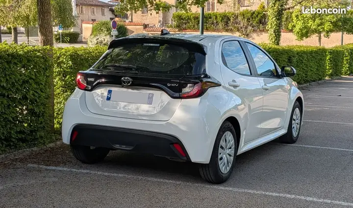 Toyota Yaris 2025 photo 2