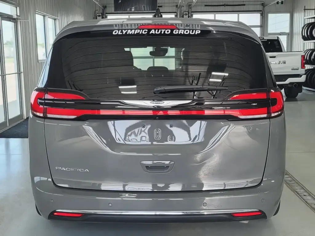 Chrysler Pacifica 2025 photo 4