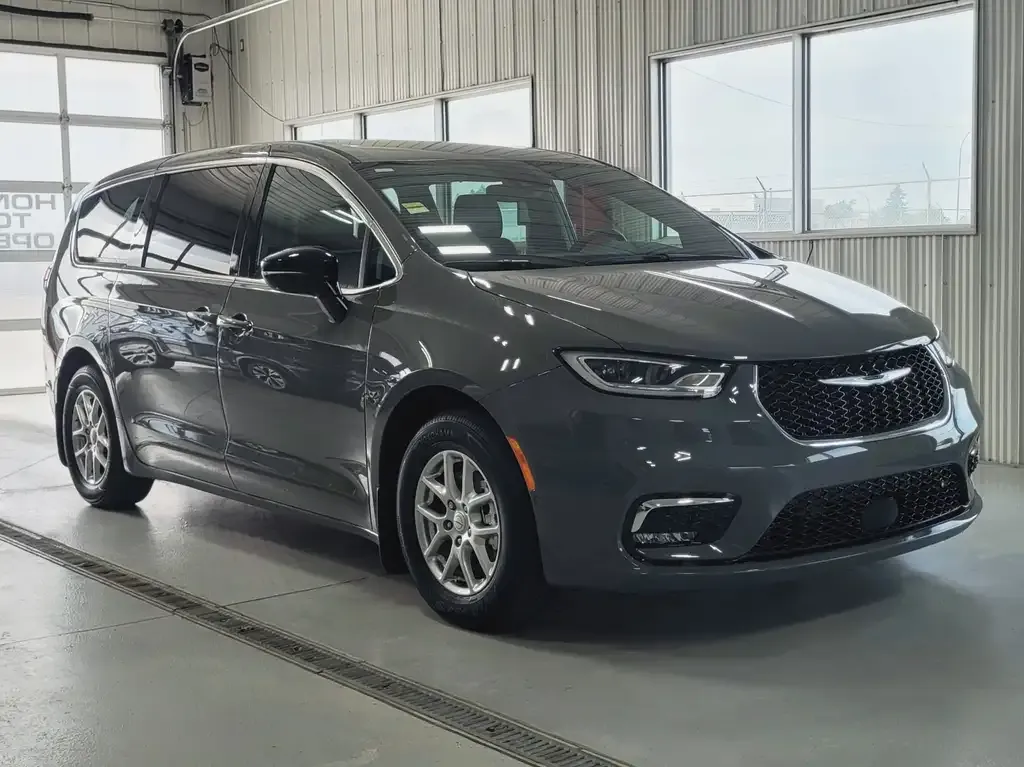 Chrysler Pacifica 2025 photo 2
