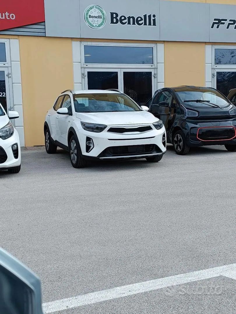 Kia Stonic 2023 photo 2