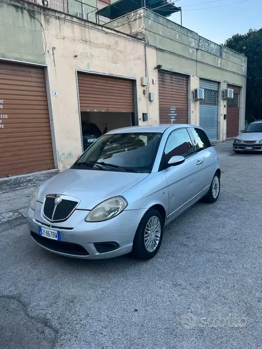Lancia Ypsilon
