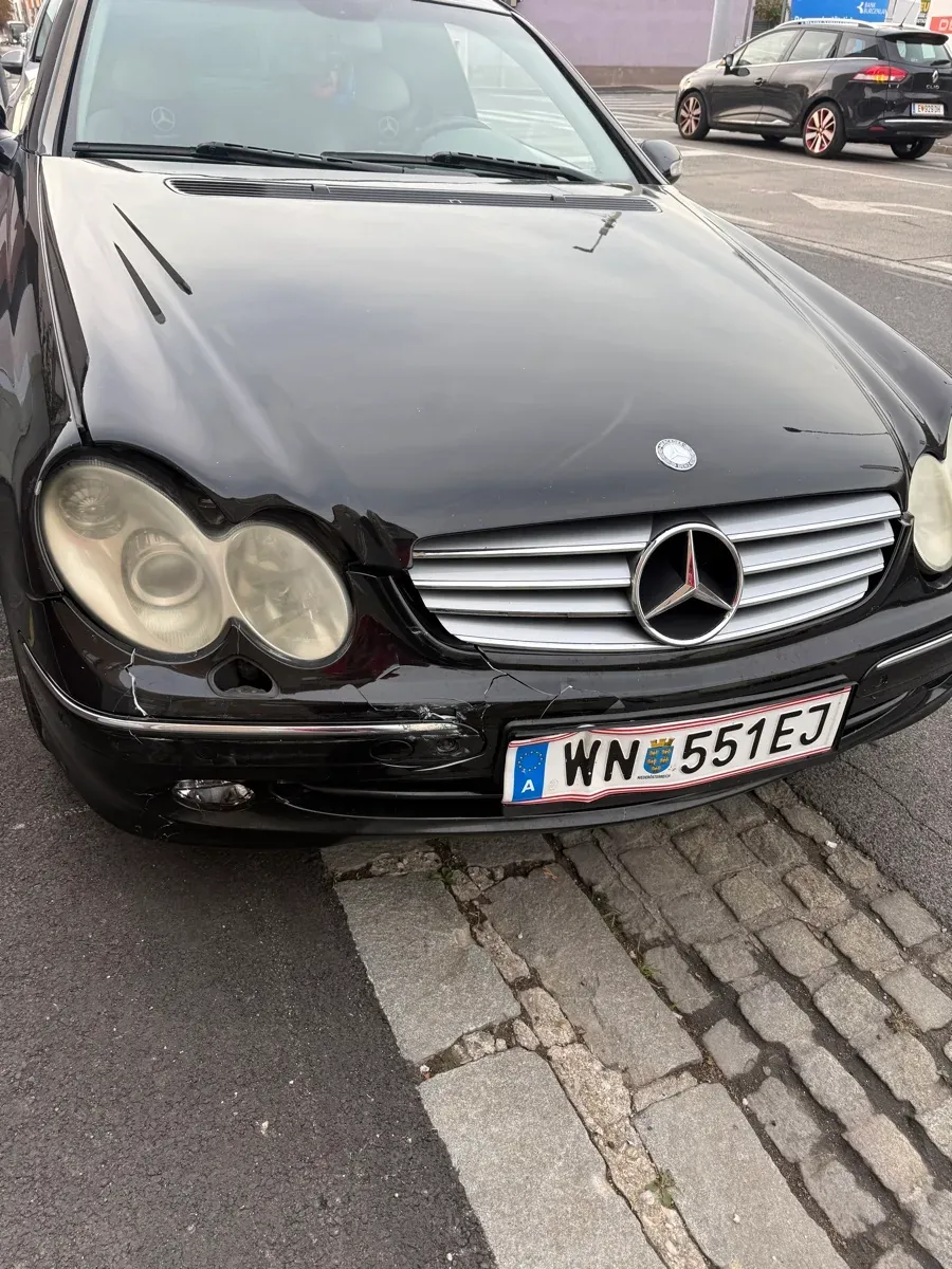 Mercedes-Benz Clk-Class 2003 photo 2