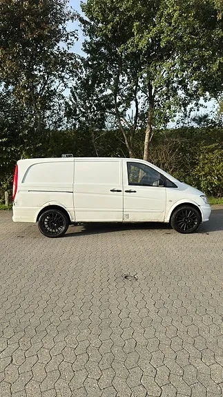 Mercedes-Benz Vito 110 2010 photo 2