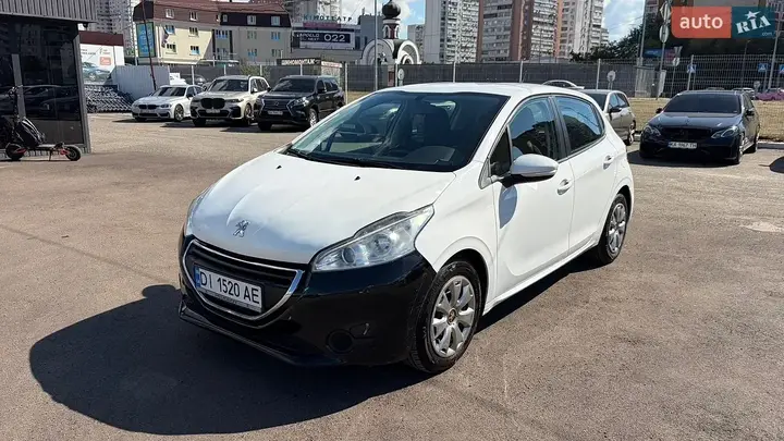 Peugeot 208 2013 photo 5