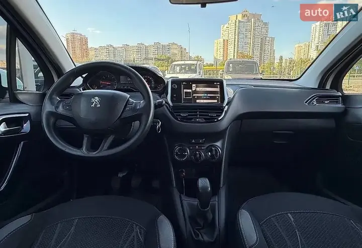 Peugeot 208 2013 photo 2