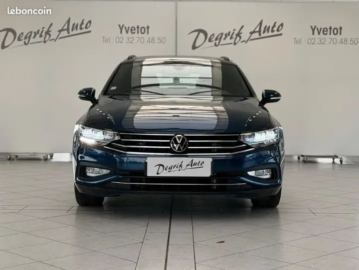 Volkswagen Passat 2022 photo 2