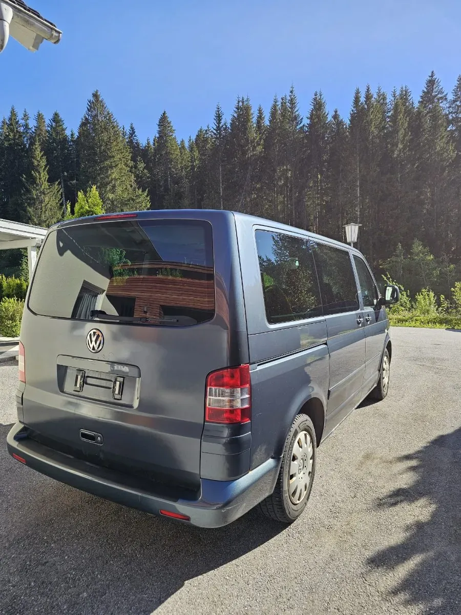 Volkswagen Multivan 2009 photo 2
