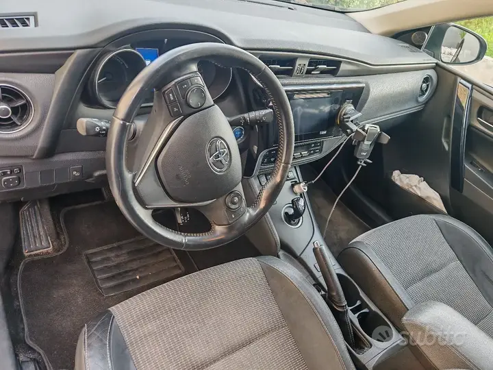 Toyota Auris 2016 photo 3