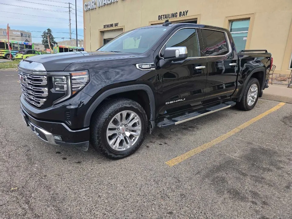 GMC Denali 2024 photo 2