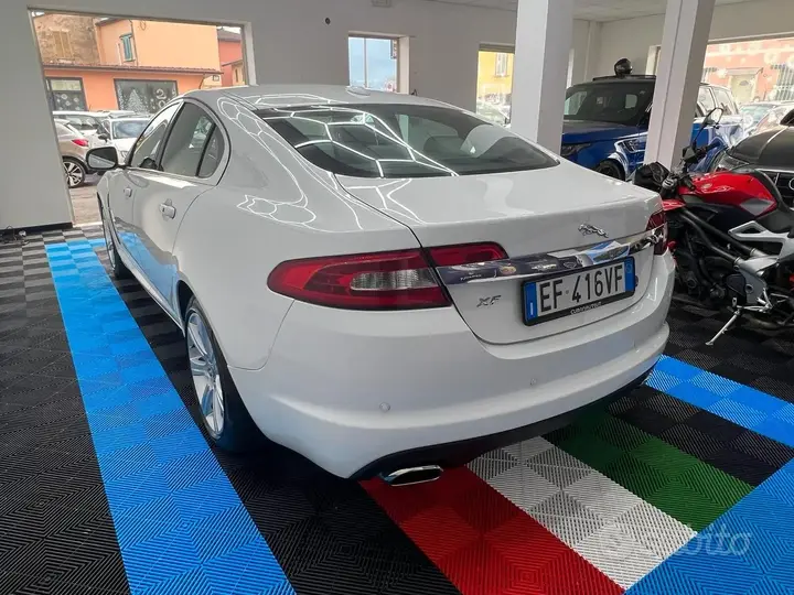 Jaguar Xf 2011 photo 4