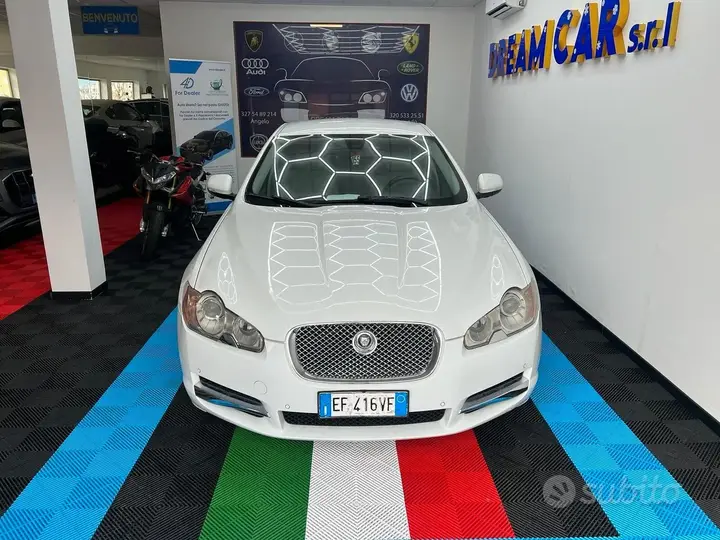 Jaguar Xf 2011 photo 2