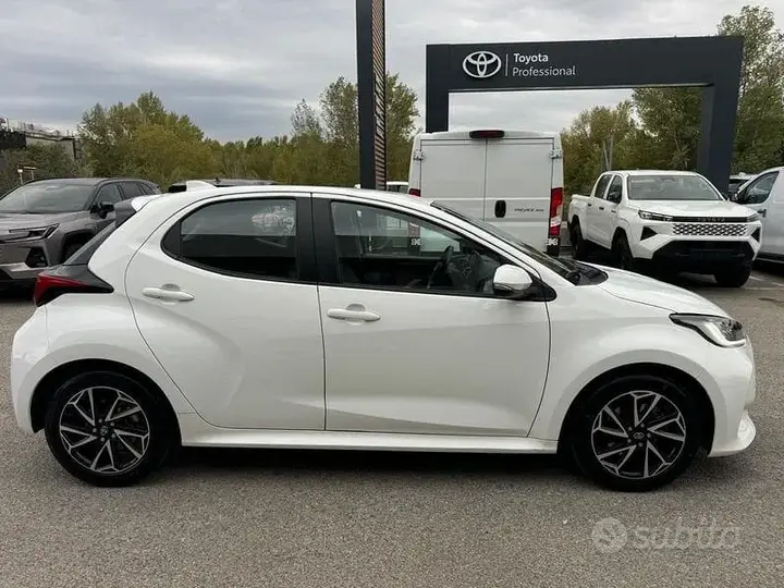 Toyota Yaris 2023 photo 5