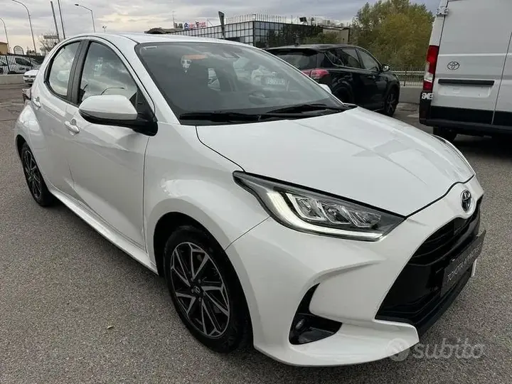 Toyota Yaris 2023 photo 4