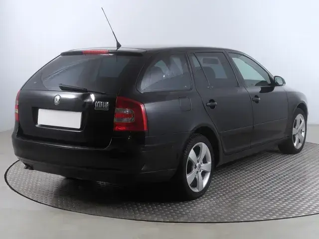 Skoda Octavia Combi 2008 photo 4