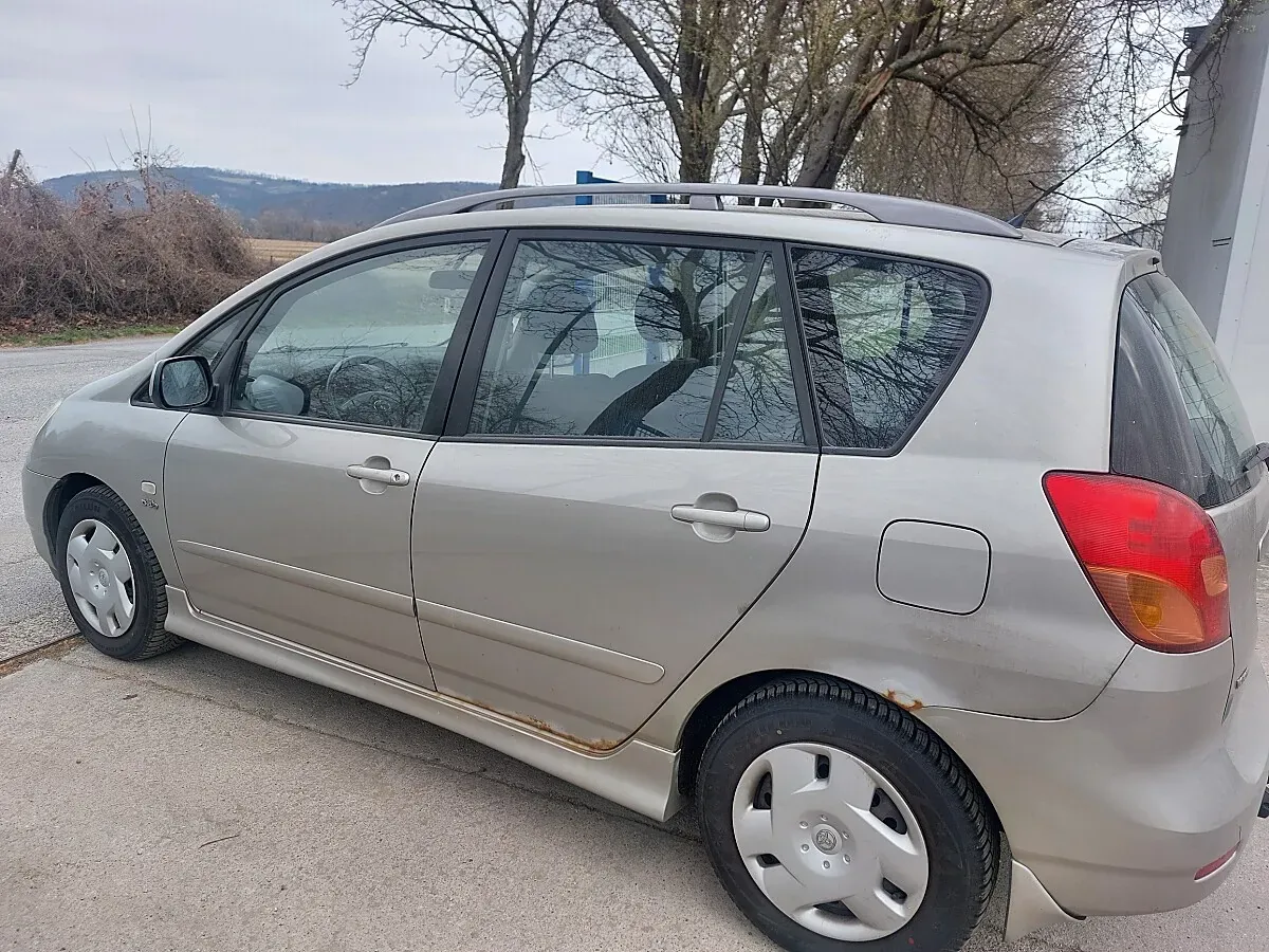 Toyota Corolla Verso 2002 photo 3