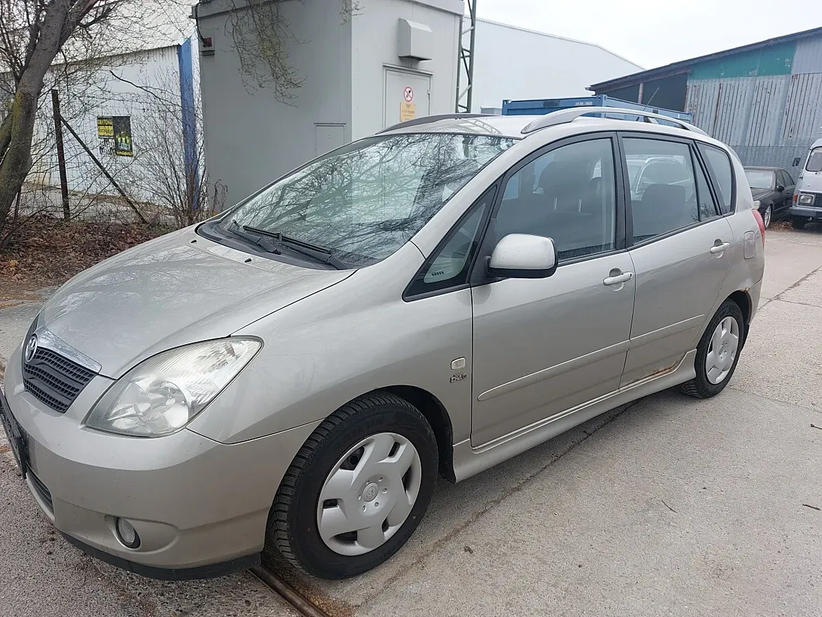 Toyota Corolla Verso 2002 photo 2