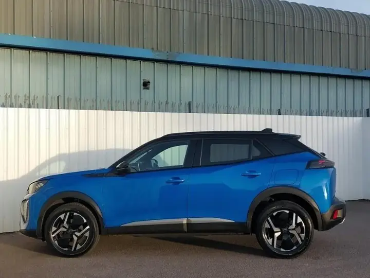 Peugeot 2008 2023 photo 4