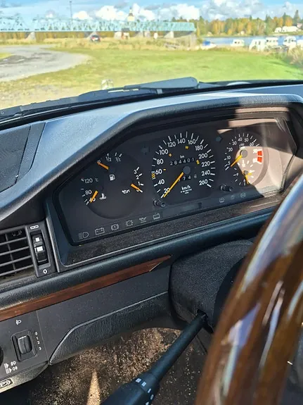 Mercedes-Benz 300 Ce-24 1991 photo 4