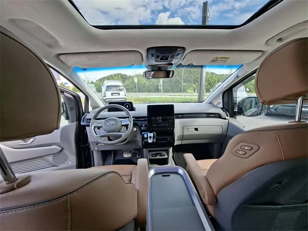 Hyundai Staria 2023 photo 2