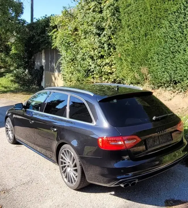 Audi A4 2012 photo 2