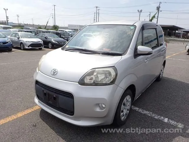 Toyota Porte 2013 photo 2