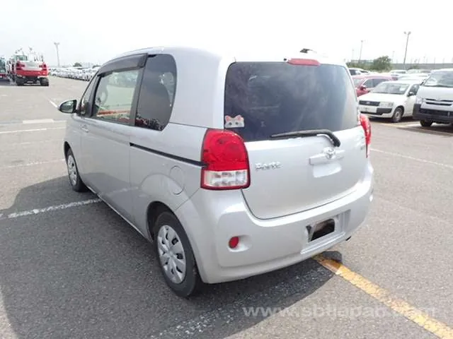 Toyota Porte 2013 photo 3