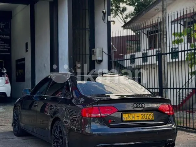 Audi A4 2011 photo 2