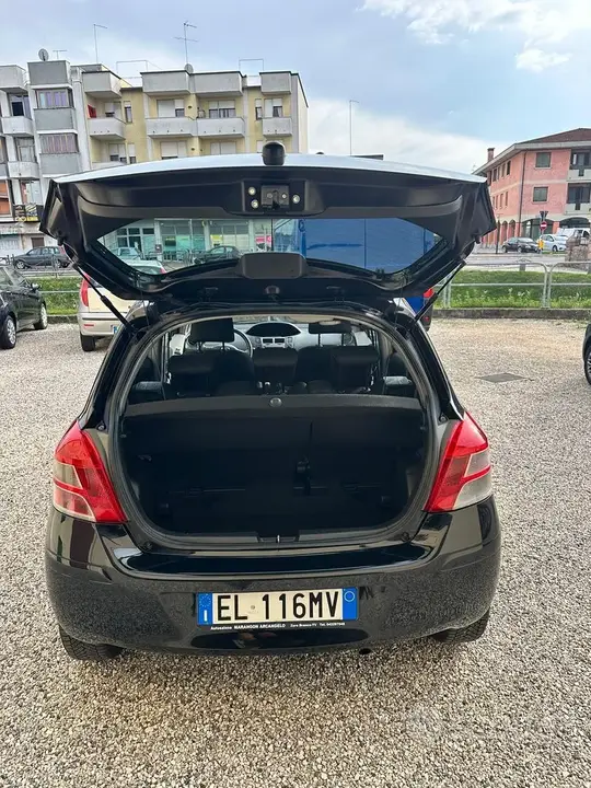 Toyota Yaris 2012 photo 5