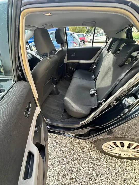 Toyota Yaris 2012 photo 4