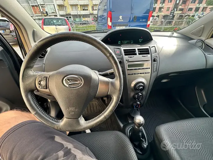 Toyota Yaris 2012 photo 2