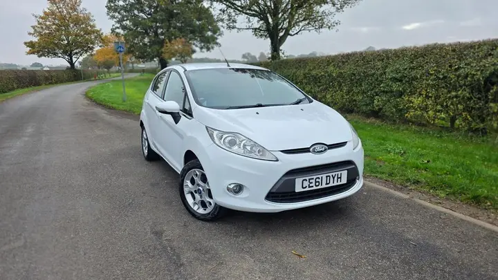 Ford Fiesta 2011 photo 2