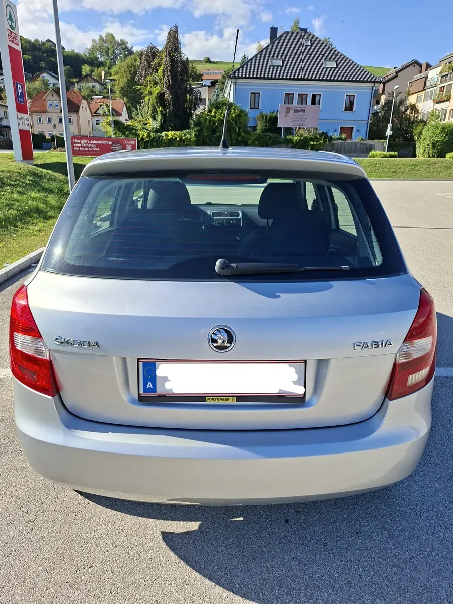 Skoda Fabia 2008 photo 3