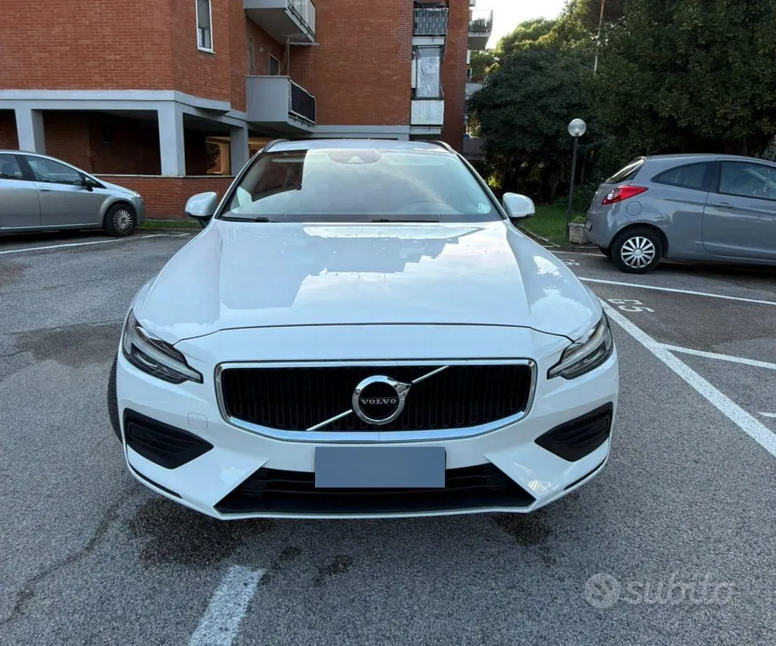 Volvo V60 2021 photo 2