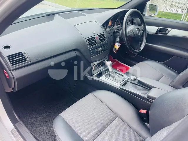 Mercedes-Benz C180 2009 photo 4
