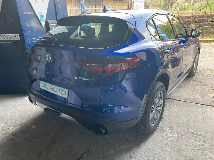 Alfa Romeo Stelvio photo 2
