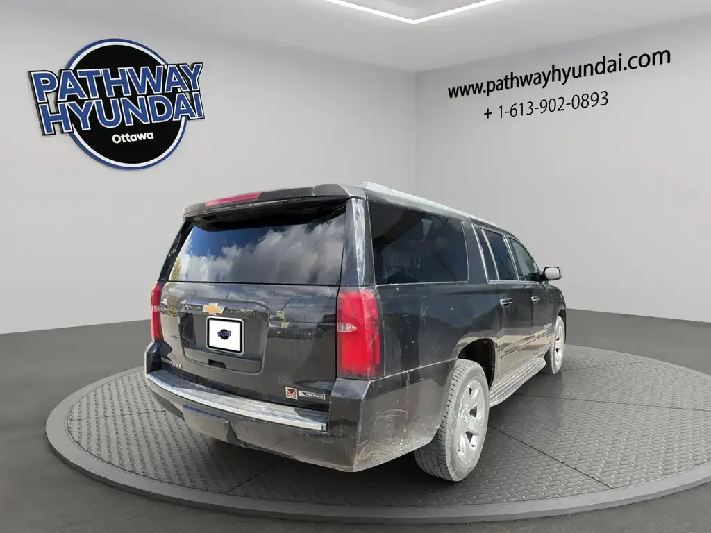 Chevrolet Suburban 2017 photo 2