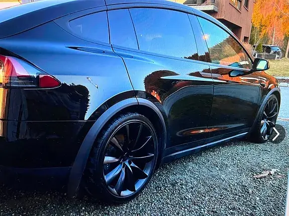 Tesla Model Y 2023 photo 3