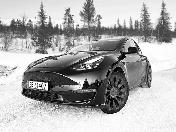 Tesla Model Y 2023 photo 2