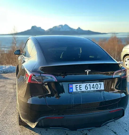 Tesla Model Y 2023 photo 4