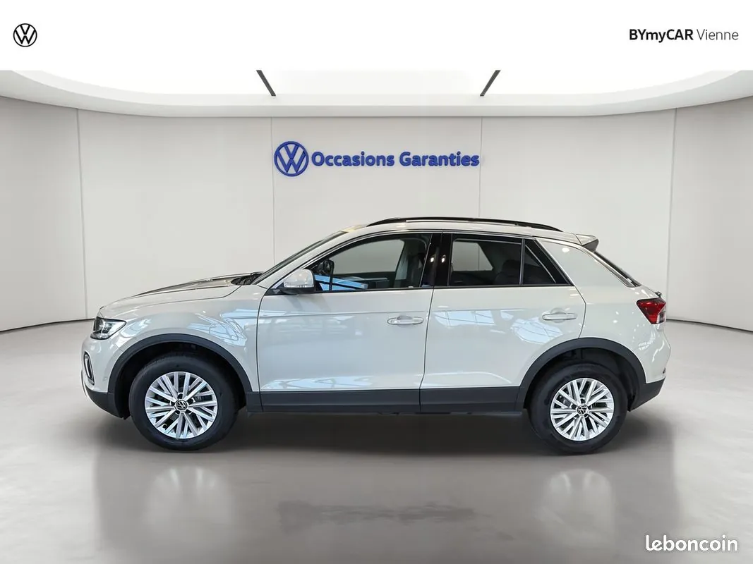 Volkswagen T-Roc 2023 photo 2