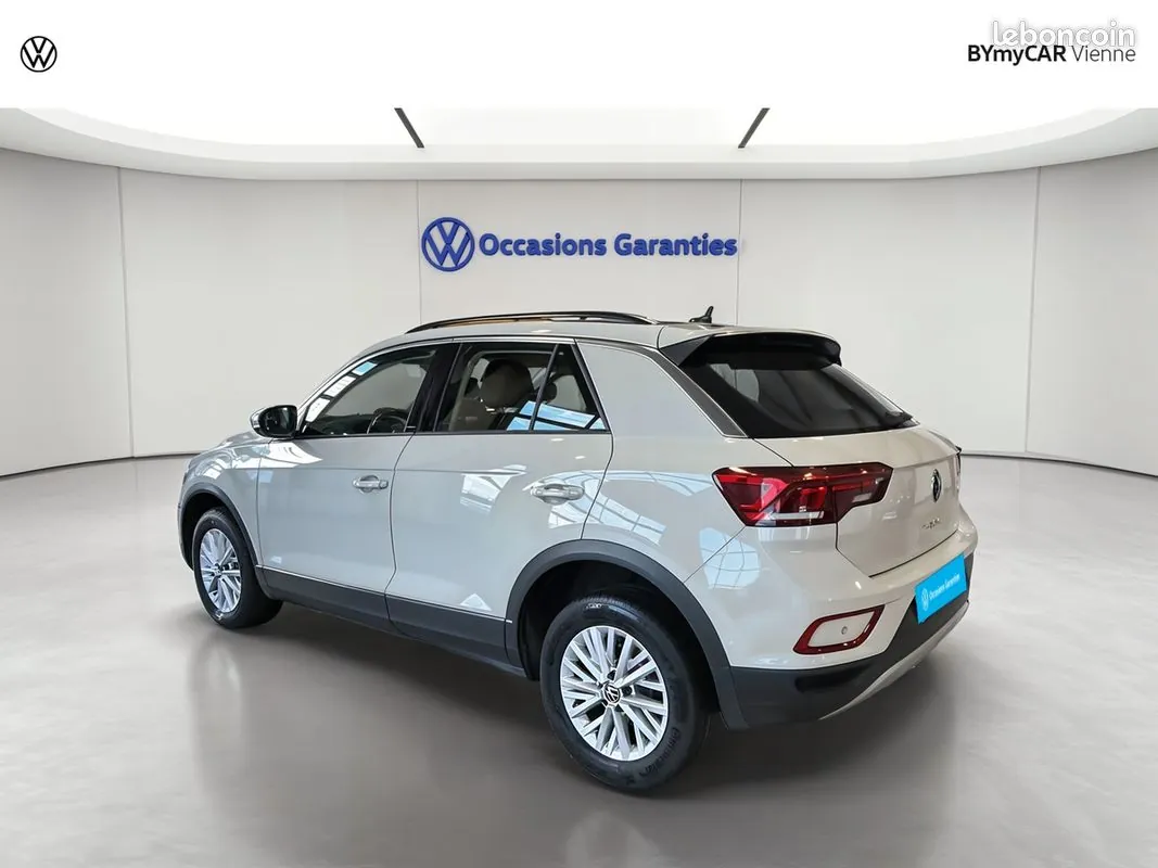 Volkswagen T-Roc 2023 photo 3