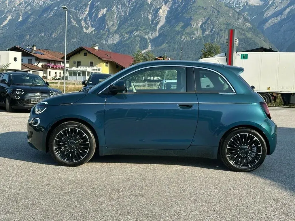 Fiat 500E photo 3