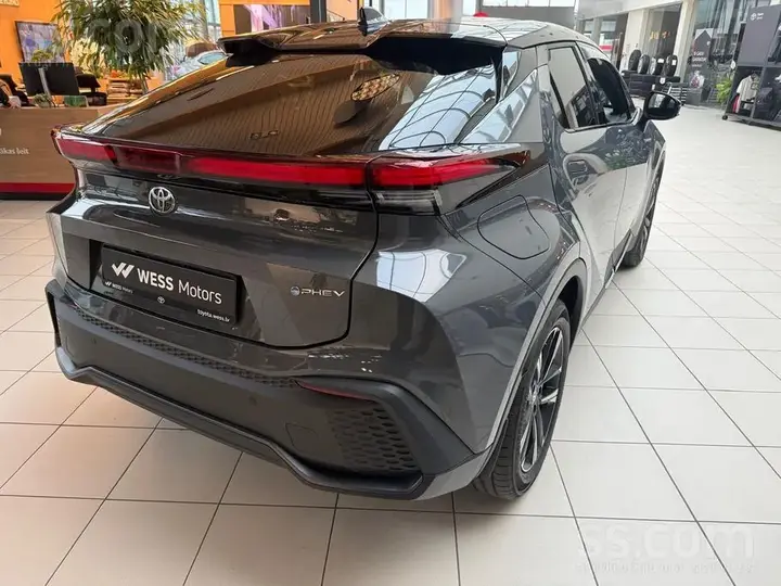 Toyota C-Hr 2026 photo 2