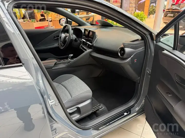 Toyota C-Hr 2026 photo 4