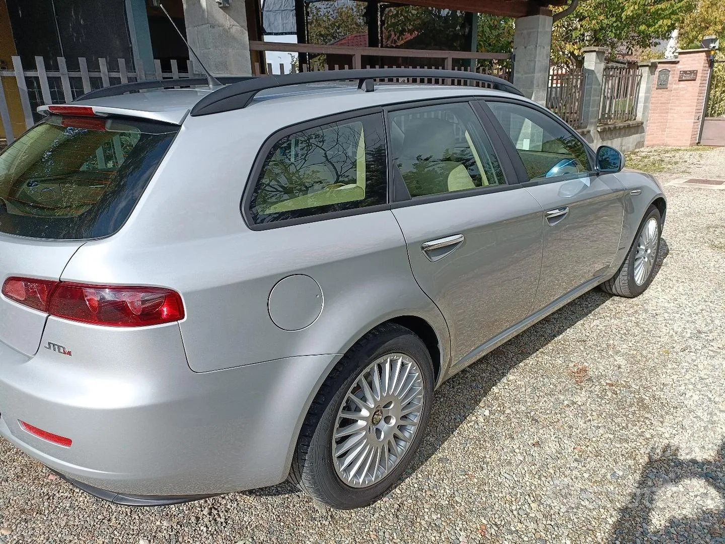 Alfa Romeo 159 2009 photo 2