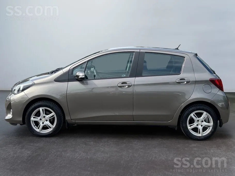 Toyota Yaris 2017 photo 2