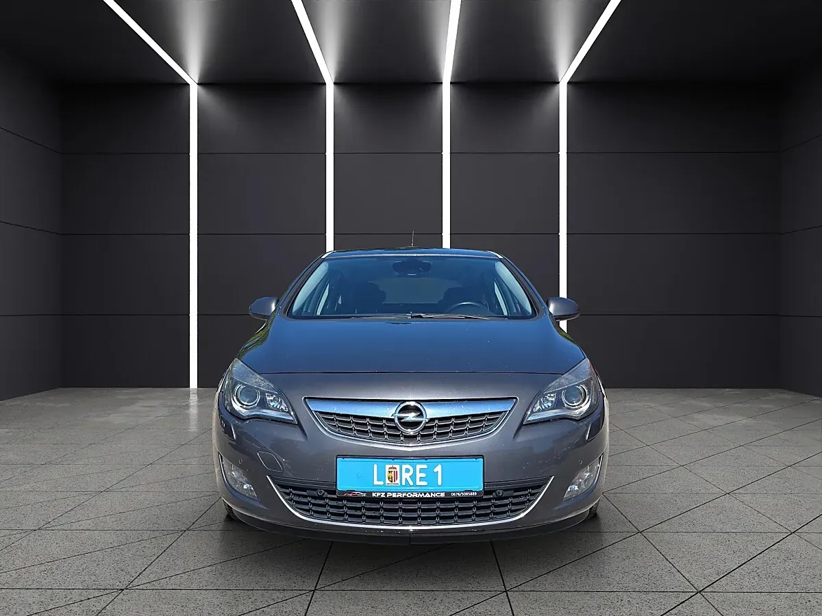 Opel Astra 2010 photo 2