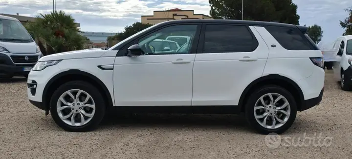 Land Rover Discovery Sport 2017 photo 4
